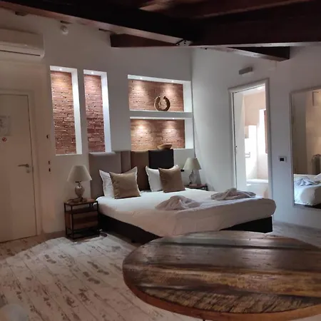 Ξενοδοχείο House K21 *